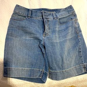 Boston Proper Shorts, Size 14 NEW
